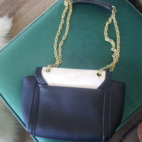 Anne Klein summery white navy chic shoulder bag - Picture 2 of 5